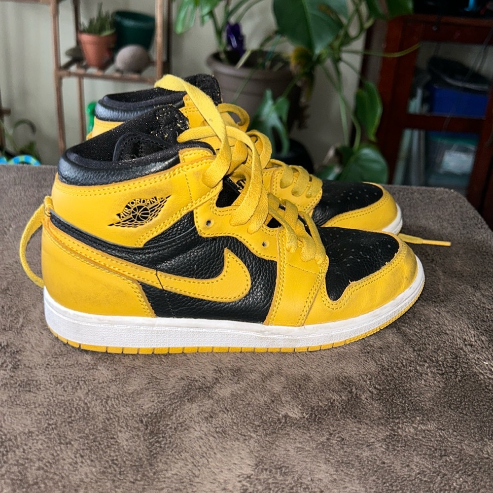 Jordan 1 Retro OG High Pollen
